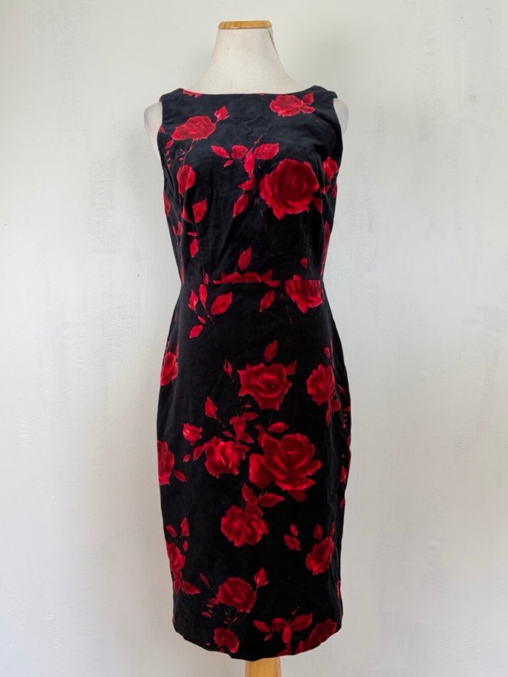 Talbots Dress Size 4 NWT Velvet Black/Red Floral Roses Print Sheath Sleeveless